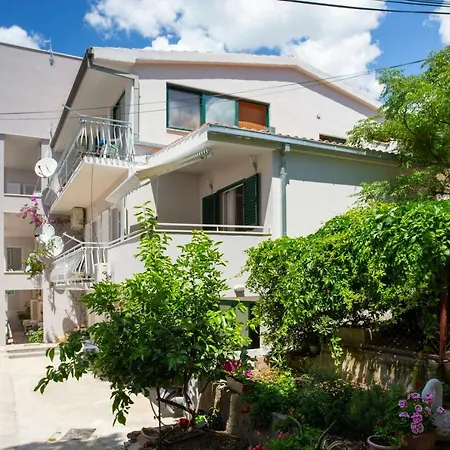 Pjero 3+2 Appartement Makarska
