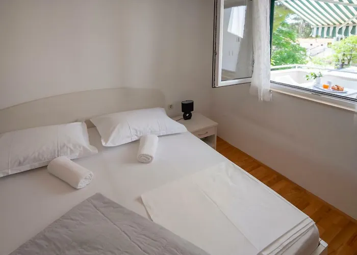 Pjero 3+2 Apartment *